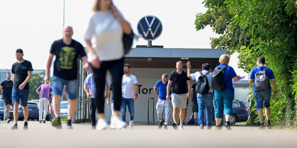 Volkswagen: Σε «μετωπική» σύγκρουση με τους εργαζόμενους για τις προτεινόμενες περικοπές