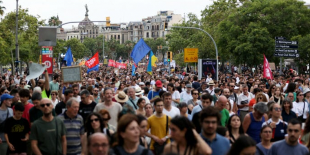 «Δεν είναι βιώσιμο» – Η Βαρκελώνη αναζητεί τρόπους διαχείρισης του υπερτουρισμού