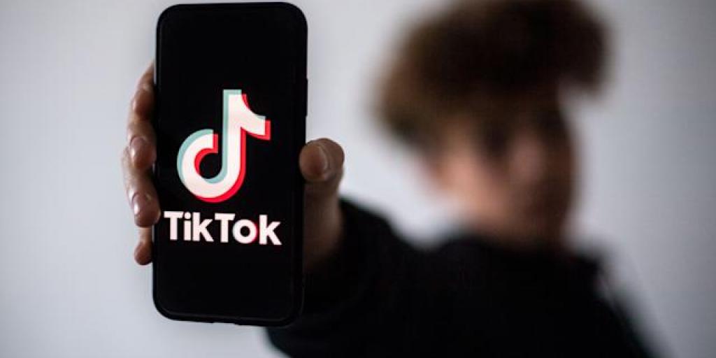 Κατατέθηκε η πρώτη ομαδική αγωγή κατά του TikTok – Γιατί κατηγορείται