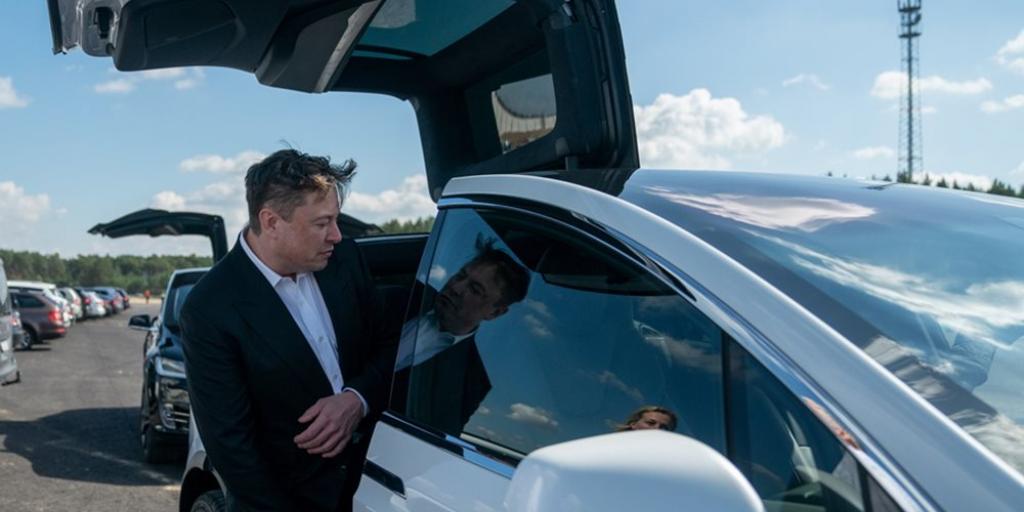 Η μετοχή της Tesla σημειώνει άλμα σχεδόν 8% λόγω της πολιτικής Τραμπ