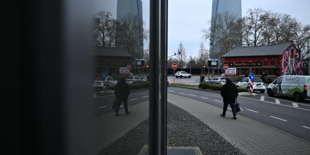ΕΚΤ: Αυξήθηκαν οι προσδοκίες των καταναλωτών για την πορεία του πληθωρισμού ΕΚΤ: Αυξήθηκαν οι προσδοκίες των καταναλωτών για την πορεία του πληθωρισμού
