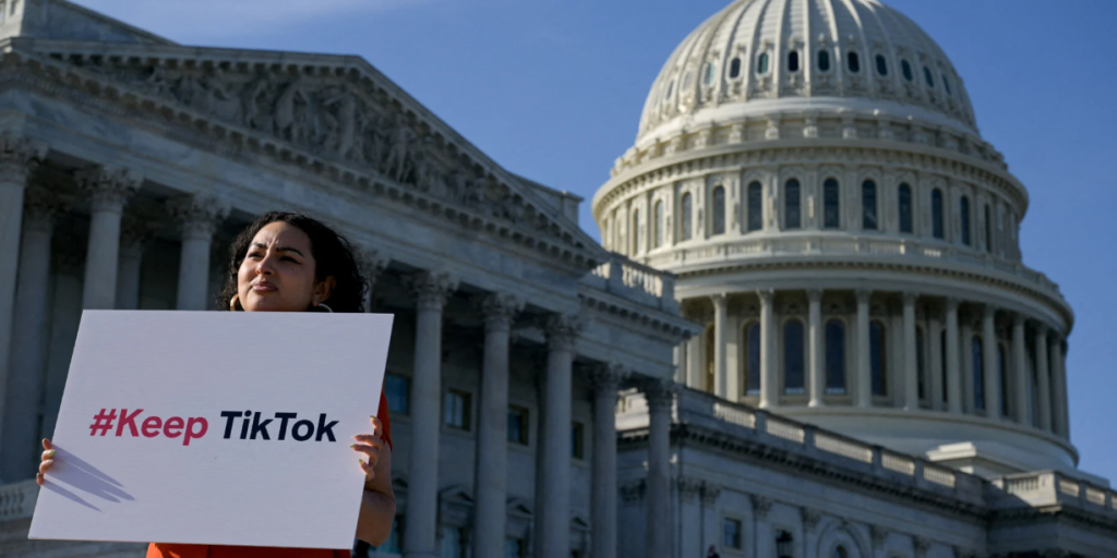 TikTok: Θα «ρίξουμε μαύρο» την Κυριακή