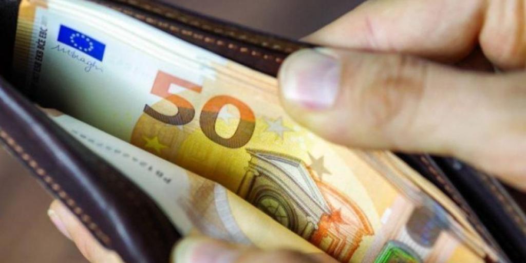 Στα €2.351 οι μέσες ακαθάριστες μηνιαίες απολαβές στην Κύπρο (γράφημα) Στα €2.351 οι μέσες ακαθάριστες μηνιαίες απολαβές στην Κύπρο (γράφημα)