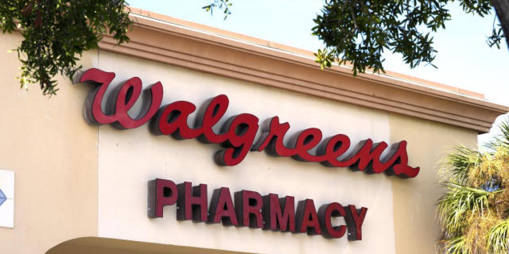 Η Walgreens αναστέλλει το σχεδόν αιωνόβιο μέρισμα για να εξοικονομήσει μετρητά