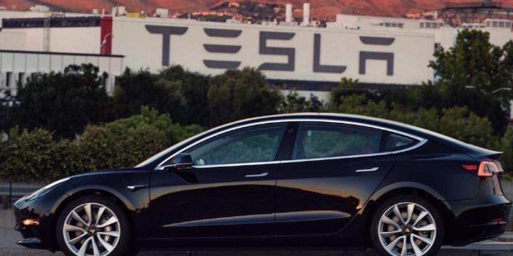 Tesla: Ανοίγει στη Σανγκάη η Mega βιομηχανική μονάδα παραγωγής μπαταριών