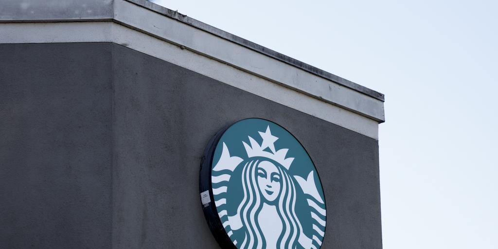 Starbucks: Οι τηλεφωνικές παραγγελίες έφθειραν την ψυχή τους, λέει ο Μπράιαν Νίκολ