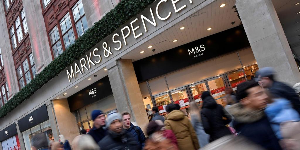 Marks Spencer: Δεν είμαστε κουμπαράς – Σταματήστε την αύξη&si