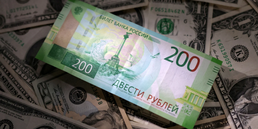 Ράλι για το ρούβλι και το ρωσικό χρηματιστήριο μετά την επικοινωνία Τραμπ – Πούτιν