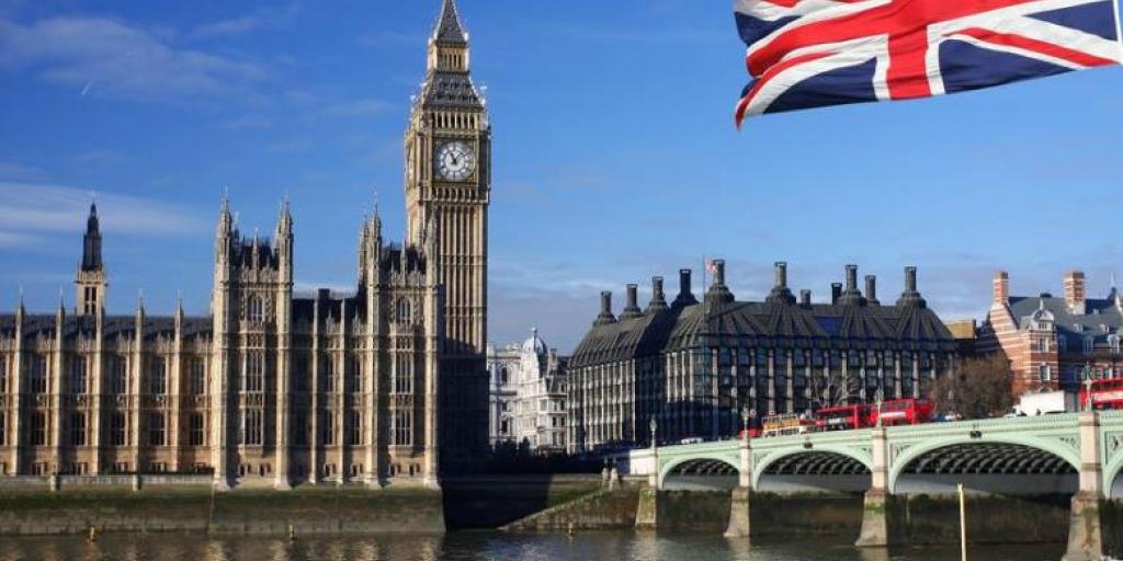 Βρετανία: Εμπορικό έλλειμμα με ΗΠΑ μετά από 14 χρόνια υπό τις απειλές των δασμών Τραμπ