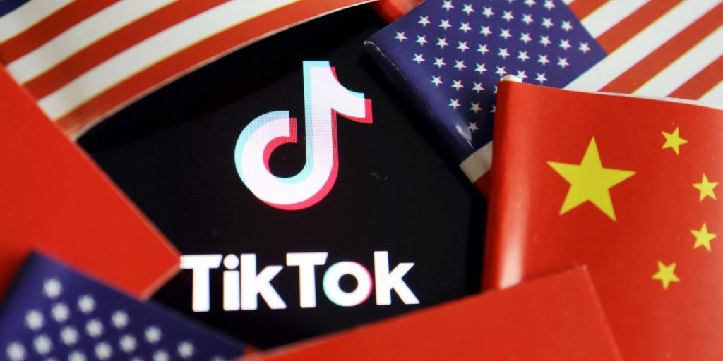 TikTok: Επιστρέφει στα App Stores Apple και Google