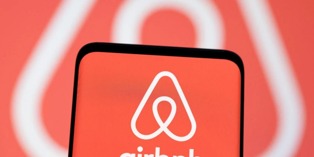 Ο CEO του Airbnb θέλει να κάνει την εφαρμογή την «ταξιδιωτική Amazon»