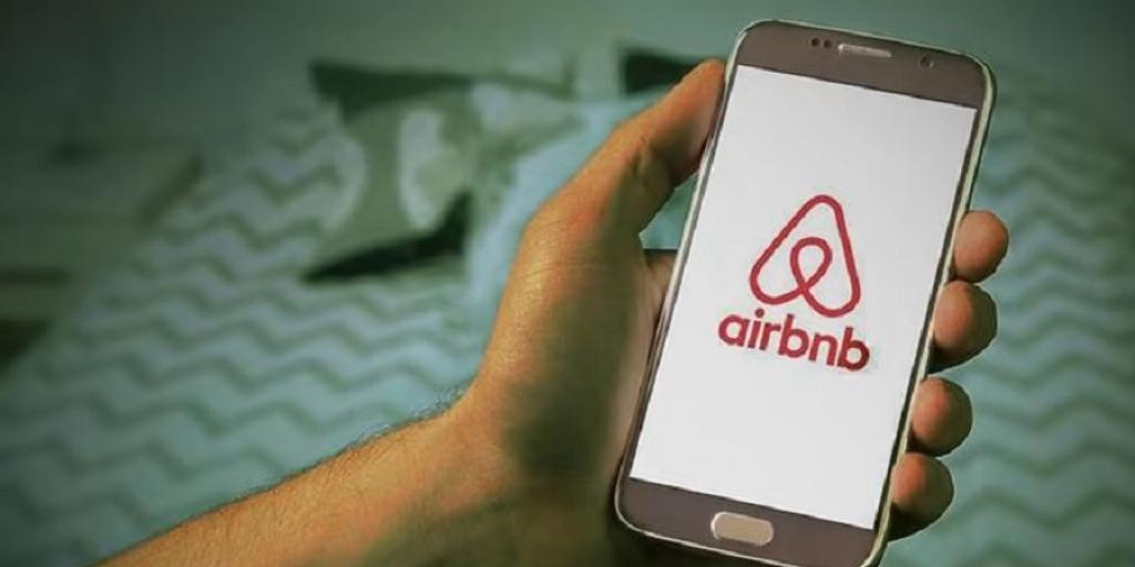 Airbnb: Ράλι της μετοχής έφερε η επιστροφή της στην κερδοφορία – Η καλύτερη συνεδρίαση από το 2020