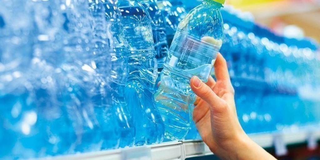 Πλαφόν 60 σεντ στο νερό – Τι λέει το διάταγμα του Υπ. Εμπορίου που ισχύει από σήμερα