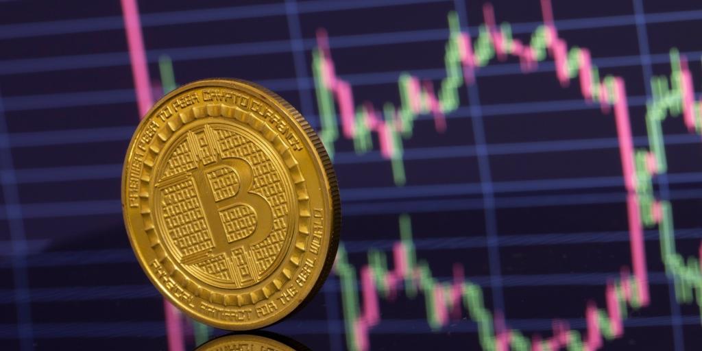 Γιατί καταρρέει το bitcoin και τα άλλα cryptos; – Οι αναλυτές απαντούν