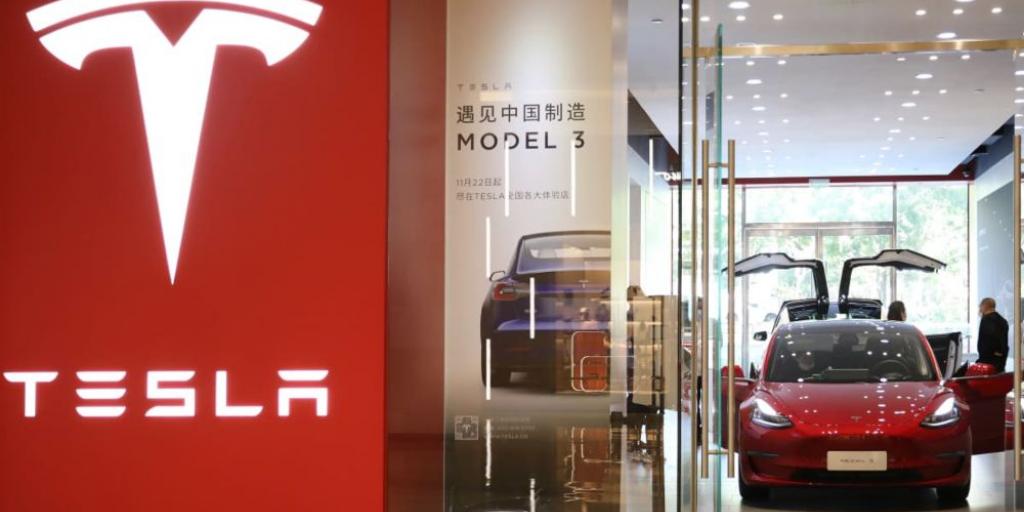 Tesla : Γνωστός επενδυτής προβλέπει περαιτέρω πτώση για την μετοχή της (γράφημα)