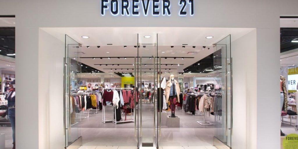 Forever 21: Κατέθεσε αίτηση πτώχευσης – Λουκέτο στα καταστήματα στις ΗΠΑ