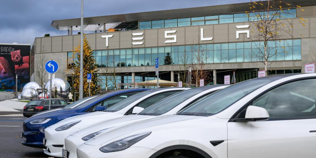 Το μεγάλο σορτάρισμα στην Tesla – Ποιοι κερδίζουν πάνω από 1,6 δισ. από τη βουτιά Το μεγάλο σορτάρισμα στην Tesla – Ποιοι κερδίζουν πάνω από 1,6 δισ. από τη βουτιά