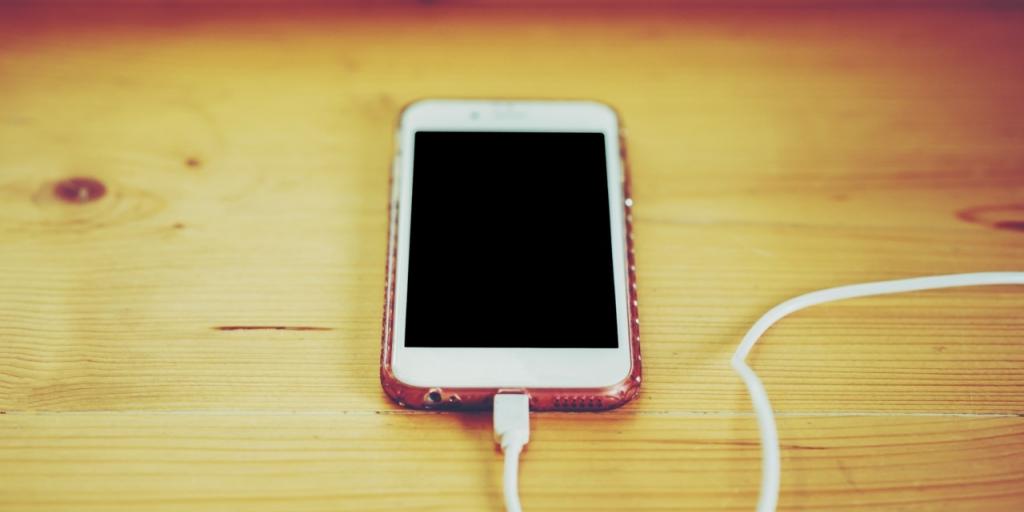 Apple: Σχέδιο για iPhone χωρίς καλώδια – Πώς θα γίνεται η φόρτιση