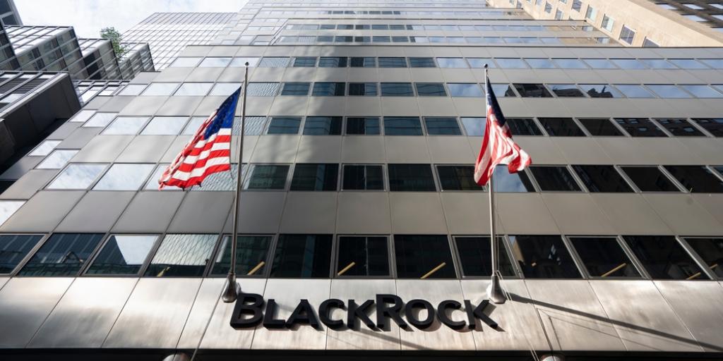 BlackRock: Στρέφεται στα αμερικανικά junk ομόλογα καθώς η ΕΚΤ επιβραδύνει τις μειώσεις επιτοκίων