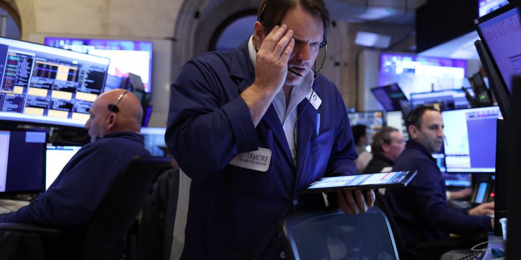Wall Street: Η χειρότερη συνεδρίαση από το 2020 – Χάθηκαν πάνω από 2 τρισ. δολάρια