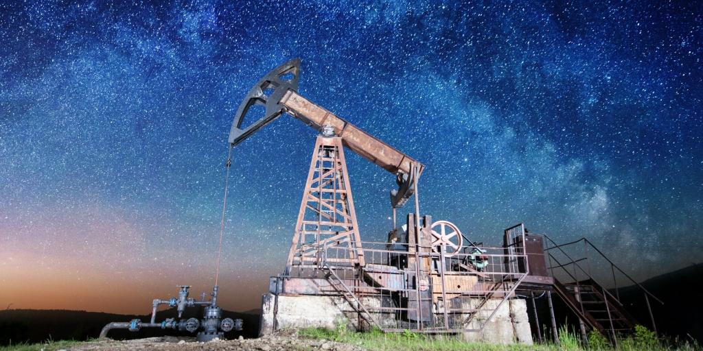 Πετρέλαιο: Η ΙΕΑ μειώνει τις προβλέψεις για τη ζήτηση – Πλεονάζουσα παραγωγή έως το ’26