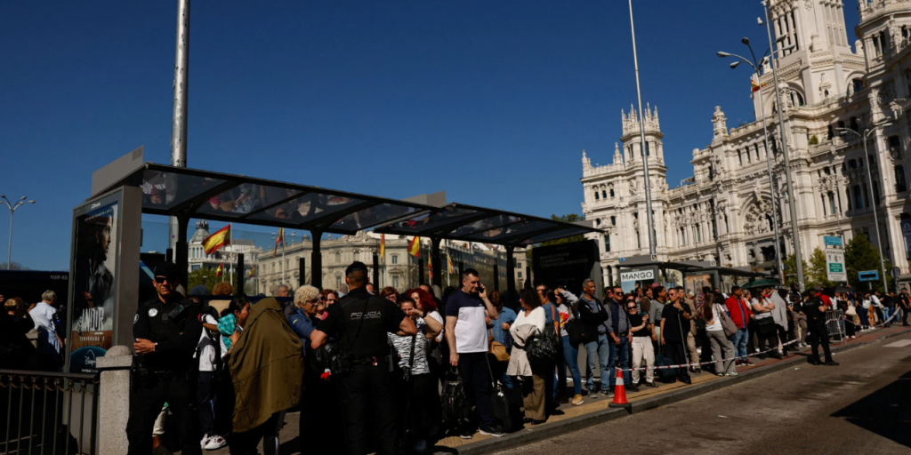 Επανέρχεται σταδιακά η ηλεκτροδότηση σε Ισπανία και Πορτογαλία – Μυστήριο τα αίτια του μπλακάουτ