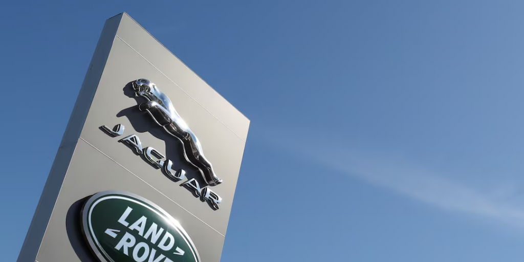 Δασμοί Τραμπ: Ξαναρχίζουν οι αποστολές της Jaguar Land Rover στις ΗΠΑ