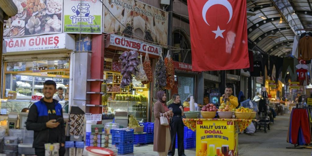 Tουρκία: Με ρυθμούς χελώνας η μείωση του πληθωρισμού - Νέες απώλειες για τη λίρα