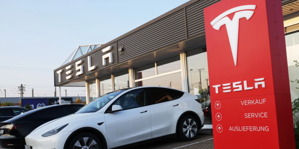 Tesla: «Κατέρρευσαν» οι πωλήσεις στην Ευρώπη, παρά το νέο Model Y (γράφημα)