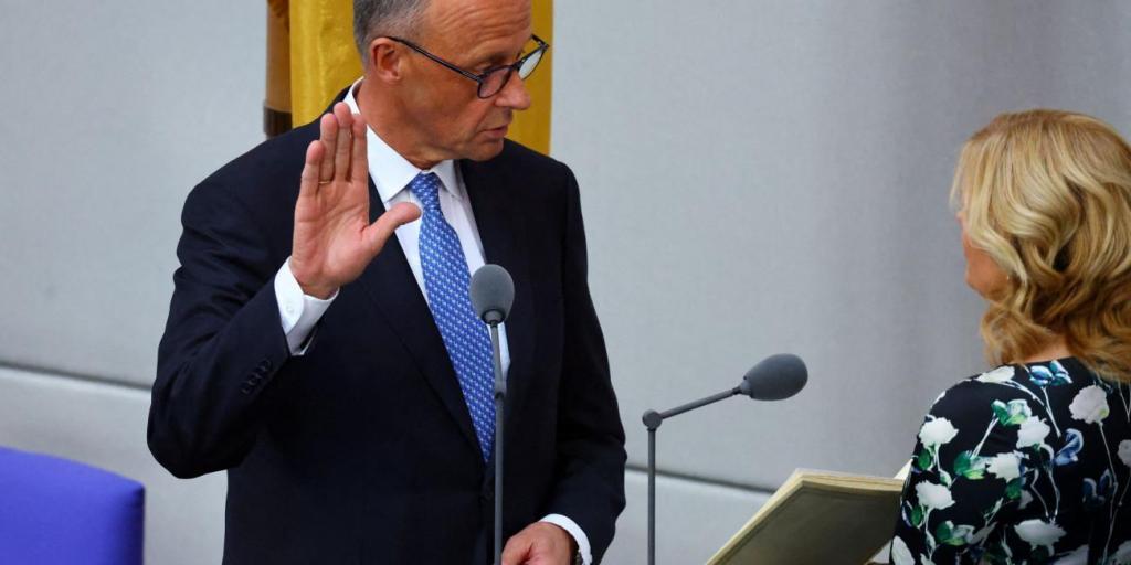 Μερτς: Σε Παρίσι και Βαρσοβία οι πρώτες επισκέψεις μετά την περιπετειώδη εκλογή του στην καγκελαρία Μερτς: Σε Παρίσι και Βαρσοβία οι πρώτες επισκέψεις μετά την περιπετειώδη εκλογή του στην καγκελαρία