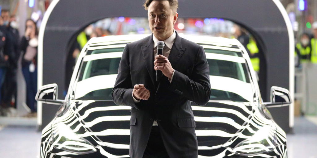 Ειδική επιτροπή της Tesla επανεξετάζει τον μισθό του Μασκ