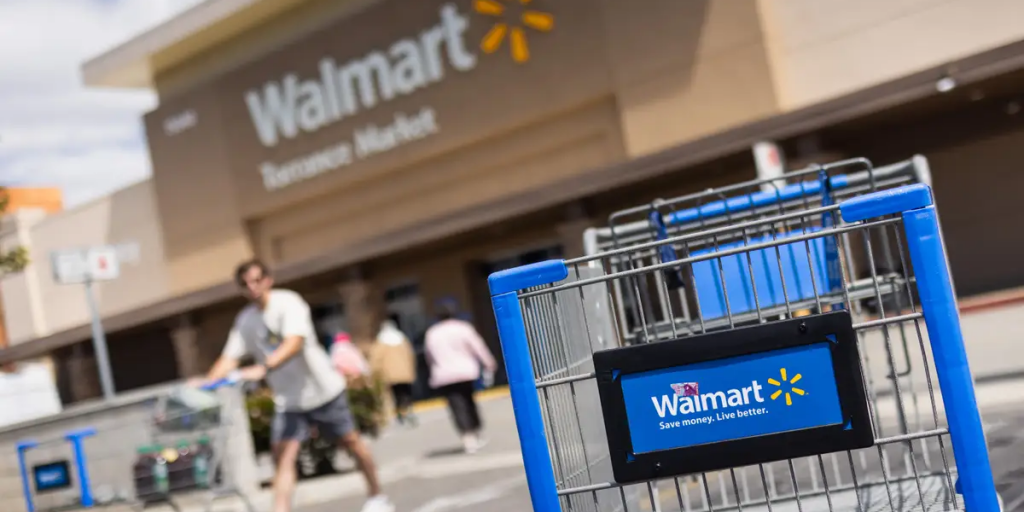 Walmart: Δυνατά αποτελέσματα, αλλά προειδοποιεί για αυξήσεις στις τιμές λόγω δασμών