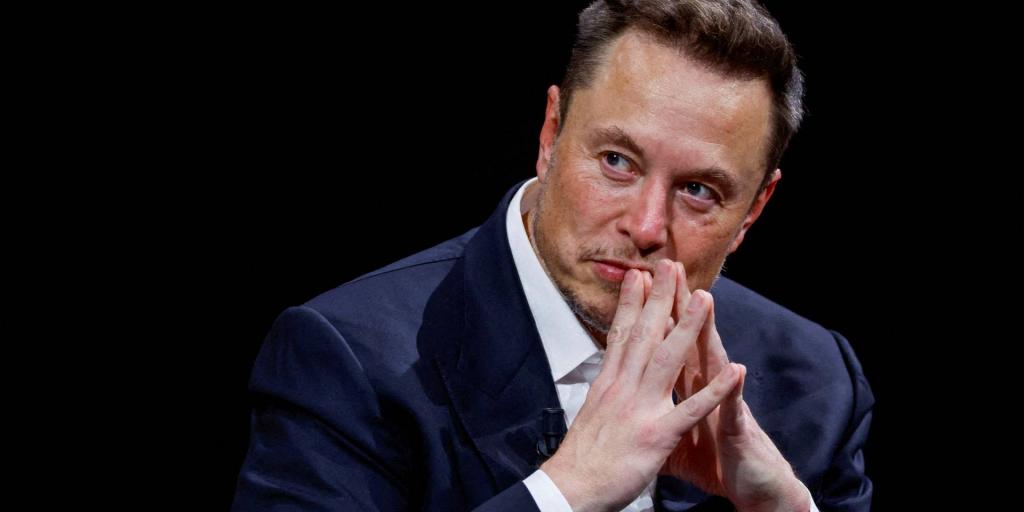 Tesla: Περιορίζει την ικανότητα των επενδυτών να καταθέσουν αγωγές