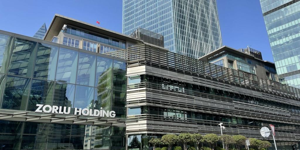 Zorlu: Πώληση ακινήτων και 2.000 απολύσεις για να μειώσει χρέος ,9 δισ.