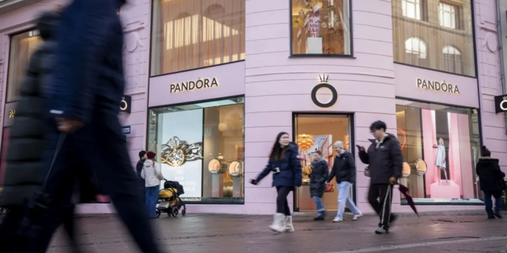 Έρχονται αυξήσεις στην Ευρώπη από δημοφιλή brands – Τι σκέφτονται Birkenstock και Pandora Έρχονται αυξήσεις στην Ευρώπη από δημοφιλή brands – Τι σκέφτονται Birkenstock και Pandora