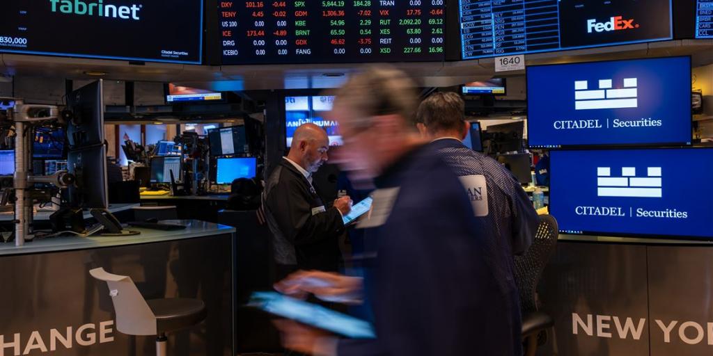 Wall Street: Στα κόκκινα το ταμπλό – Φρένο στο 6ημερο ανοδικό σερί του S&P 500 Wall Street: Στα κόκκινα το ταμπλό – Φρένο στο 6ημερο ανοδικό σερί του S&P 500