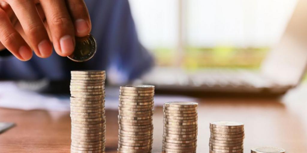 Στα €2.813 οι μέσες μηνιαίες απολαβές το τέταρτο τρίμηνο του 2024 Στα €2.813 οι μέσες μηνιαίες απολαβές το τέταρτο τρίμηνο του 2024