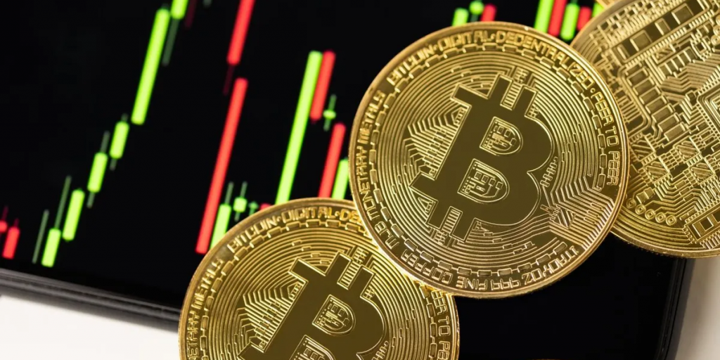 Bitcoin: Στα ύψη ο επενδυτικός ενθουσιασμός, προβλέψεις και για τιμές στα 0.000 (πίνακες)