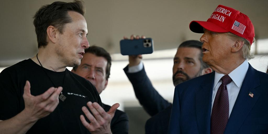 Ο Τραμπ αποχαιρετά τον Μασκ με κοινή συνέντευξη Τύπου: «Θα είναι πάντα μαζί μας»