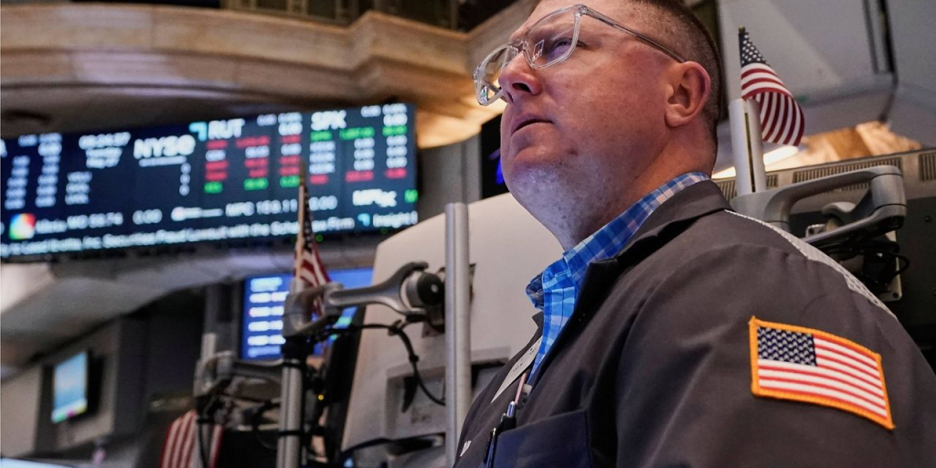 Wall Street: Μικρά κέρδη εν μέσω δικαστικών αποφάσεων για τους δασμούς Wall Street: Μικρά κέρδη εν μέσω δικαστικών αποφάσεων για τους δασμούς