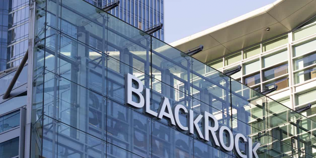 BlackRock: Σχεδιάζει προσλήψεις για να κερδίσει τους πλούσιους Ευρωπαίους