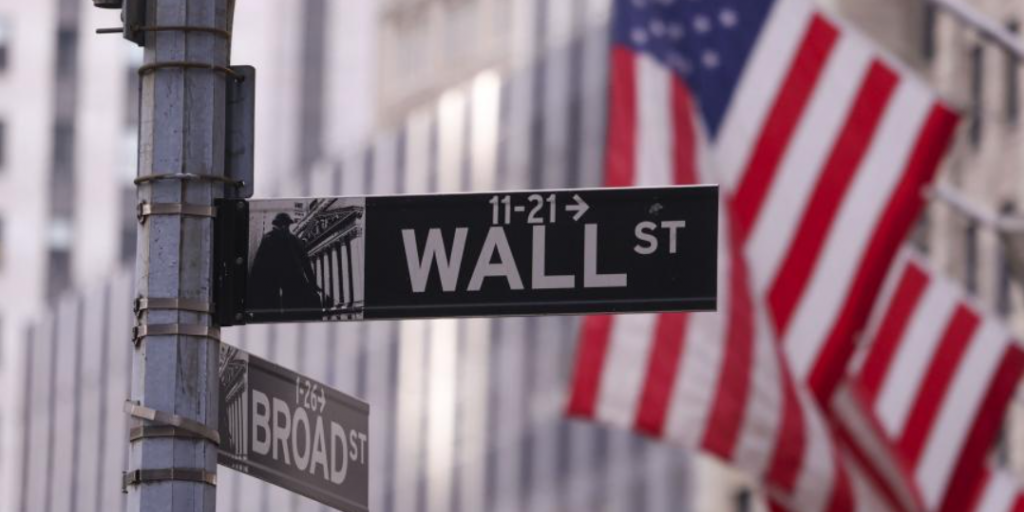 Σε αναζήτηση κατεύθυνσης η Wall Street – Μικρές διακυμάνσεις στους δείκτες