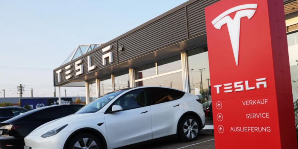 Tesla: Ανοδικά η μετοχή, στον απόηχο του «σίριαλ» Τραμπ – Μασκ