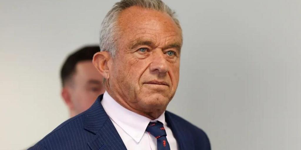 Ο Ρόμπερτ Κένεντι Τζούνιορ απολύει ολόκληρη την επιτροπή εμβολίων των ΗΠΑ Ο Ρόμπερτ Κένεντι Τζούνιορ απολύει ολόκληρη την επιτροπή εμβολίων των ΗΠΑ