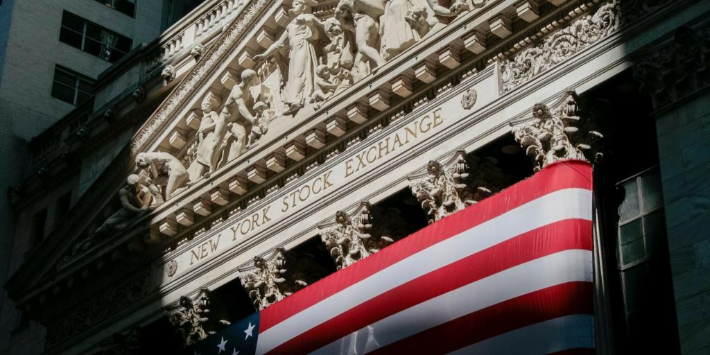 Wall Street: Διπλή ώθηση από ΗΠΑ-Κίνα και χαμηλότερο πληθωρισμό