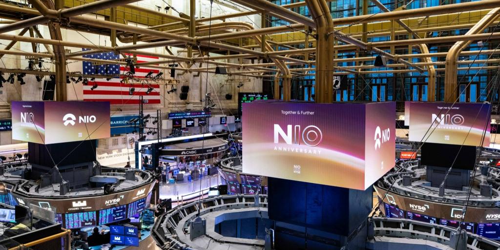 Άνοδος στη Wall Street και ανακούφιση στις αγορές από τη συγκρατημένη αντίδραση του Ιράν