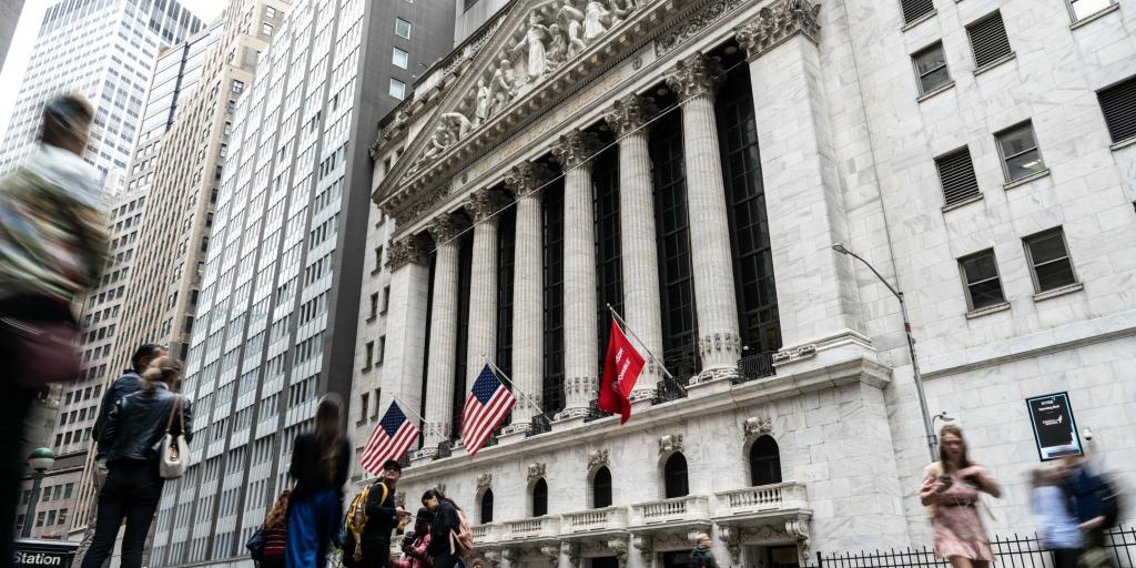 Wall Street: Προς νέα ρεκόρ ο S&P 500 και ο Nasdaq με ώθηση από τις εμπορικές διαπραγματεύσεις