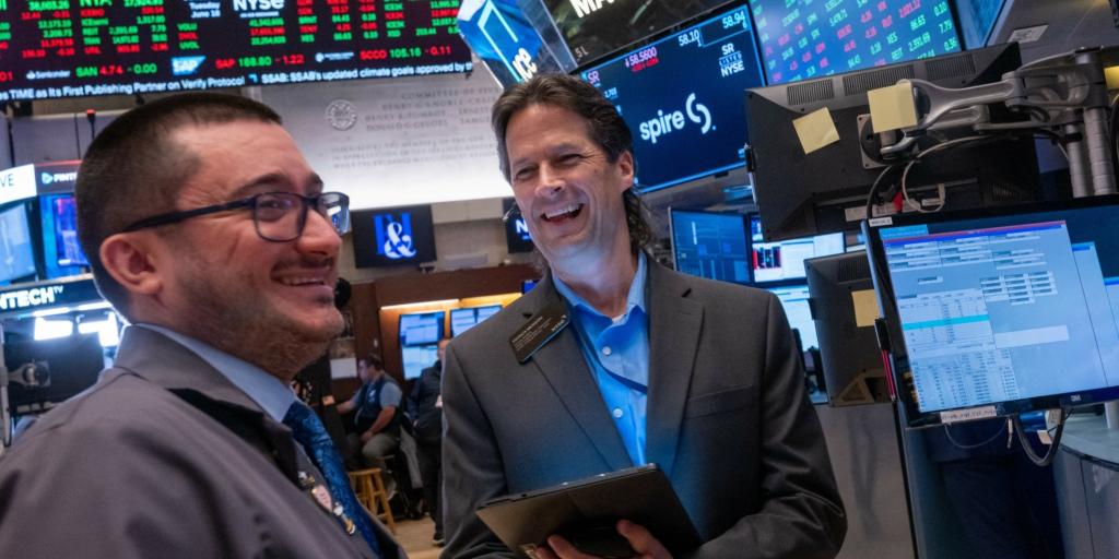 Wall Street: Έσπασαν τα κοντέρ με νέα ρεκόρ S&P 500 και Nasdaq