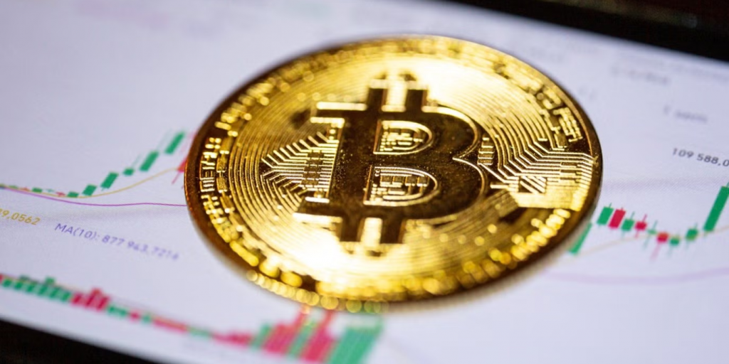 Γιατί το τελευταίο ράλι του bitcoin διαφέρει από τα άλλα – Τι δείχνουν κρίσιμοι δείκτες για την αγορά cryptos