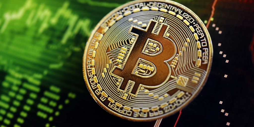 Το Bitcoin σπάει το φράγμα των $120.000 με ώθηση από ETF και Τραμπ